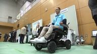 最新の福祉機器 展示会　義足や車いすの体験も　岩手県盛岡市