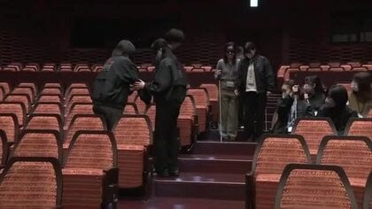 舞台鑑賞を楽しんで！ボランティアが障害のある人の劇場での誘導方法などを学ぶ　秋田