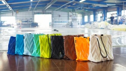 廃棄物100トン削減へ:「ピンと張るテント」が「優雅な折り目」で生まれ変わる常識破りのアップサイクル