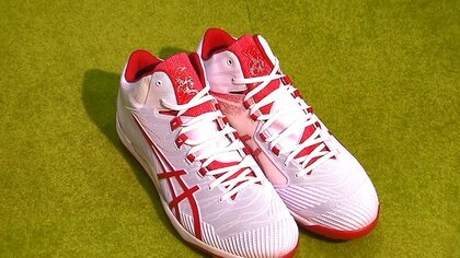 大谷翔平のこだわりから生み出された“二刀流スパイク”。投手も野手も一足のスパイクでプレー