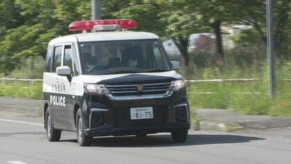 【ヒグマ速報】「クマが住宅の街方向に走っている」走行中のドライバーが体長約1.5メートルのクマを目撃…ハンターらが出動し警戒→近くの小学校などでは保護者が下校時に出迎え