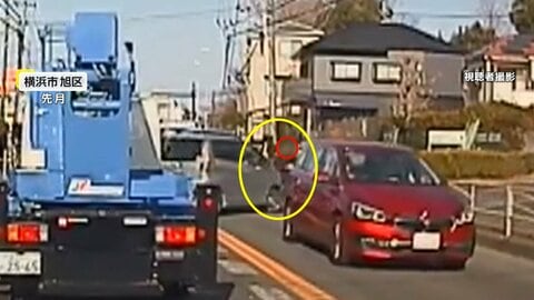 バイクと衝突　歩道の奥に車突っ込む　バイク運転手はろっ骨を骨折　横浜市…高速道で4台絡む玉突き事故　埼玉・羽生市