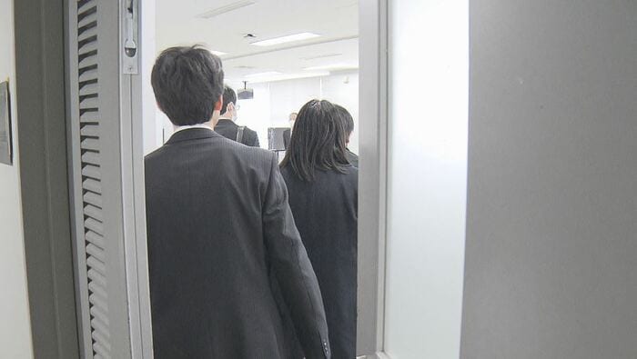 懇談は非公開