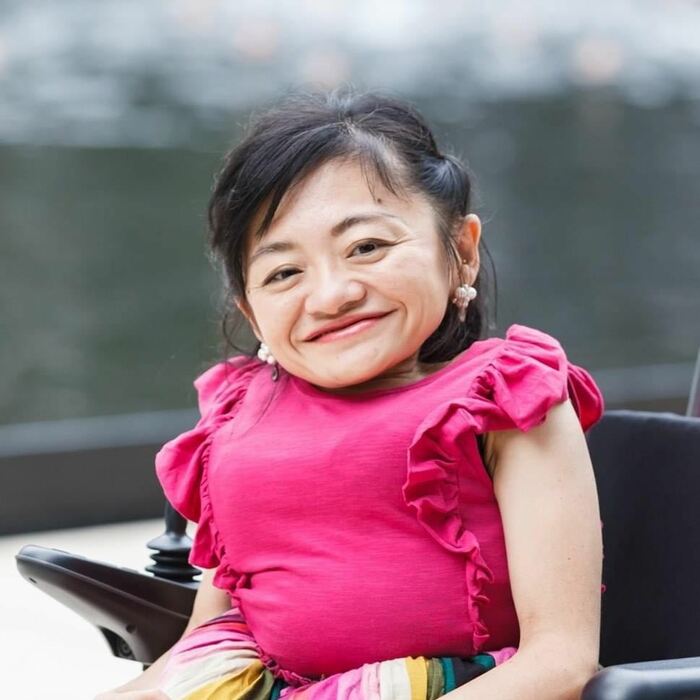 車いずユーザーでコラムニストの伊是名夏子さん(撮影:佐藤健介)