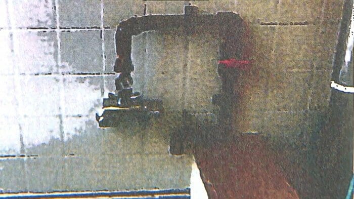 事故後、単独栓から混合栓に改修された(事故報告書より)