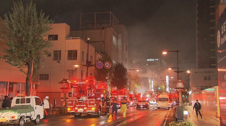 焼き肉店から出火か 長野市中心部で火事 2人搬送 はしご車など17台出動 |FNNプライムオンライン