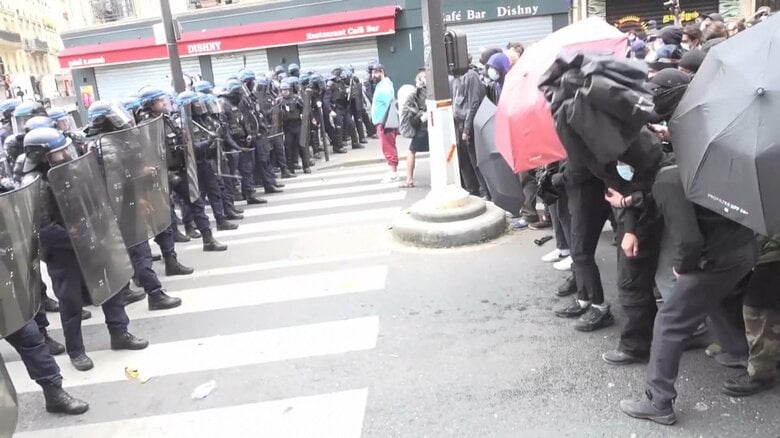 フランス全土150の高校で生徒らが封鎖…バス放火も　反政府デモに19万人参加か　マクロン大統領辞任など要求｜FNNプライムオンライン