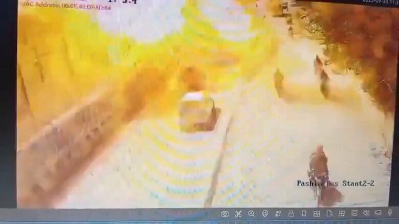パキスタン南西部で自爆テロ…市民含む10人死亡　武装集団侵入し治安部隊との銃撃戦に…襲撃に関与の4人を射殺｜FNNプライムオンライン