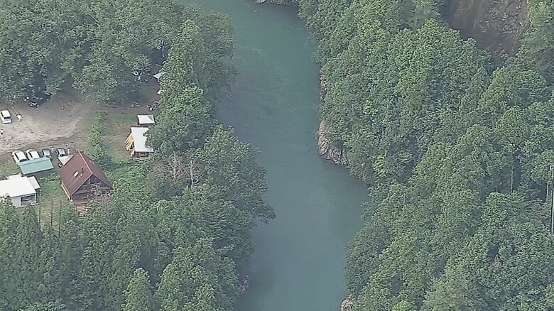 12日までの大雨で水量多く…川で27歳男性が流される 約1.5km下流で救助も死亡 10人ほどで川遊びに来ていたか｜FNNプライムオンライン