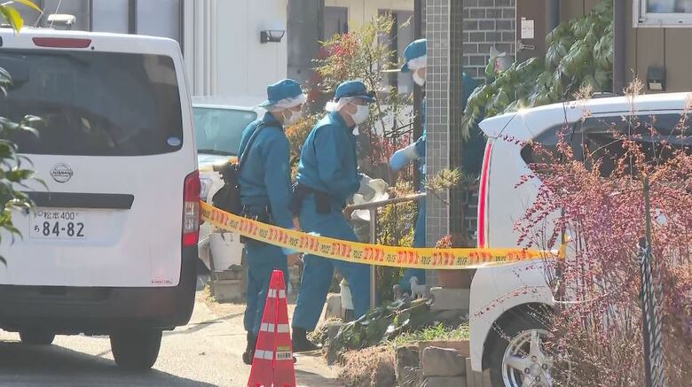 「金を出せ」住宅に男が侵入、80代女性を脅し逃走　強盗事件として捜査　身長165センチ、上下黒の服装にリュックサック｜FNNプライムオンライン