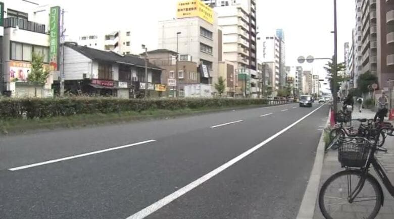 尼崎市でひき逃げか　歩行者の男性がバイクにはねられろっ骨と足首を折る重傷　警察は走り去ったバイクの行方を追う｜FNNプライムオンライン