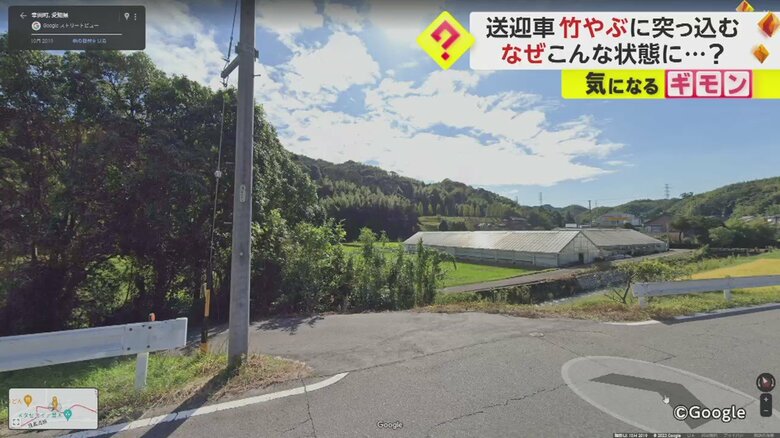 東側から脇道に入ろうとするとかなりの急角度だ