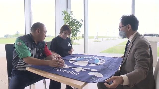 ペンギンフラッグが店に戻る