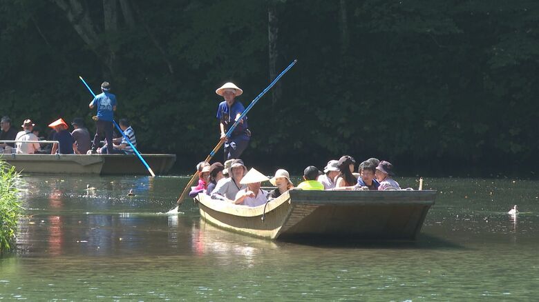 美しい歌声と方言で楽しく案内する菅原颯斗さん