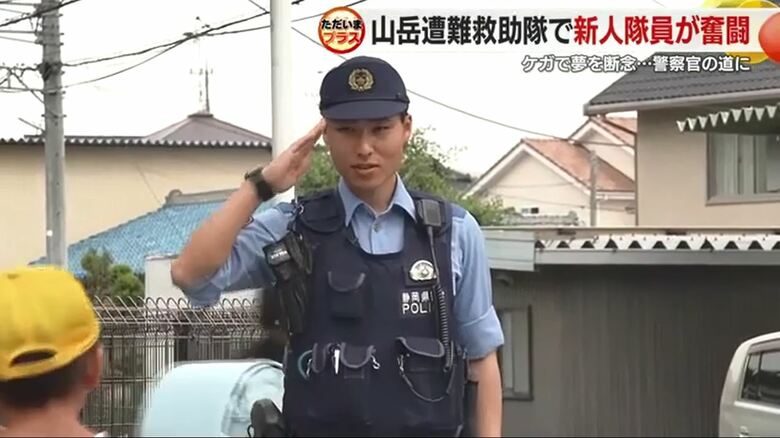 小学生の登下校を見守る岡本さん