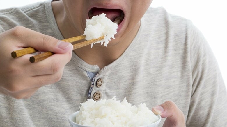 食事中に口呼吸をすることになる（画像はイメージ）