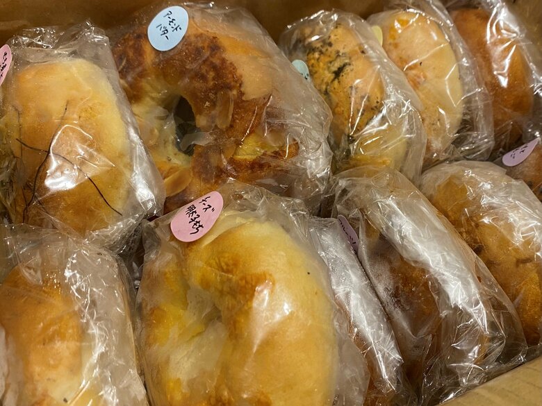 冷凍されて届いたロスパンセット（編集部撮影）