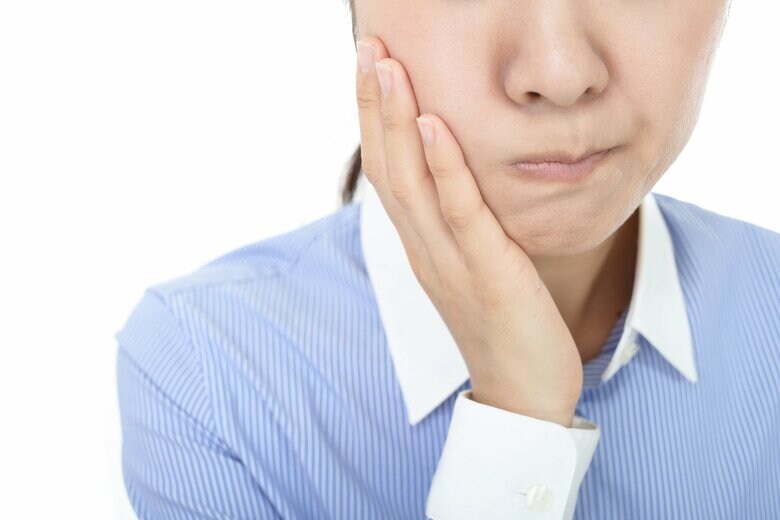 舌の位置や唾液に注目だ（画像はイメージ）