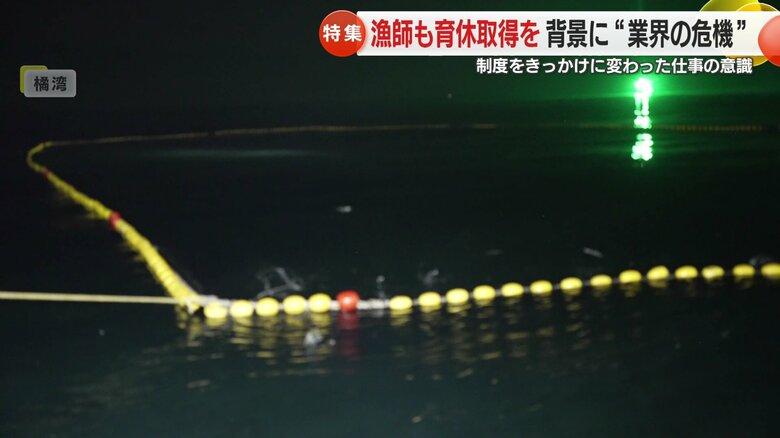 カタクチイワシ漁は夜、灯りに集まってくるイワシの群れをとる
