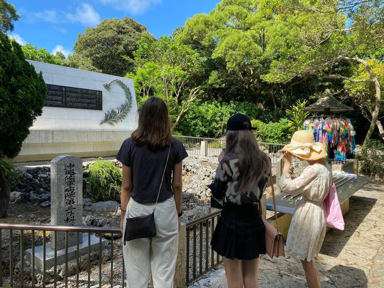沖縄ではひめゆりの塔を見た