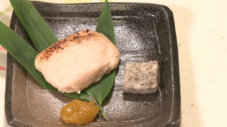 歯茎でつぶせる柔らかさの鮭の幽庵焼