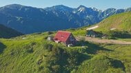 北アルプス最北部・朝日小屋の「厳しくも優しい」名物女将　亡き父から引き継いだ山小屋守り26年、貫く流儀