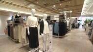 ユニクロ コロナ禍で発売延期 ベトナム工場のロックダウン影響