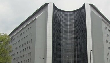 1000人以上の女子中学生らと「コスプレ撮影会」か　性的暴行の疑いで54歳男を逮捕　「数…