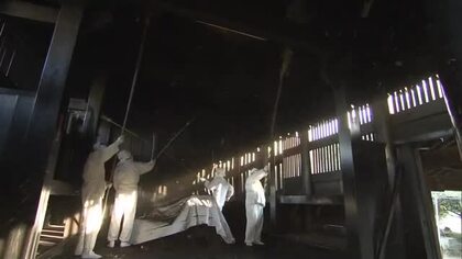 岡山市の吉備津神社　御釜殿のすす払い式　