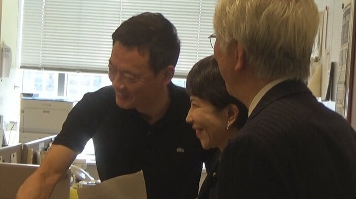 高市首相と会話する中田氏（2024年9月）