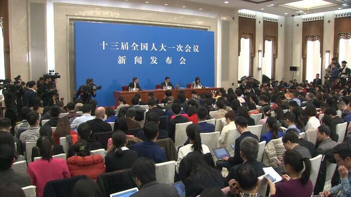2018年の記者会見の様子。対面形式で記者も大勢いた