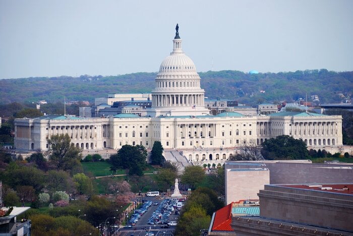 アメリカ連邦議会はCongress(元々短いためか略さない)