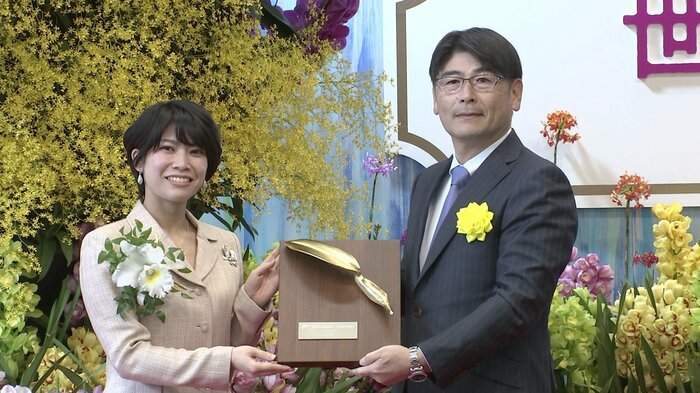 千家典子名誉顧問と日本大賞を受賞した高橋昌美さん