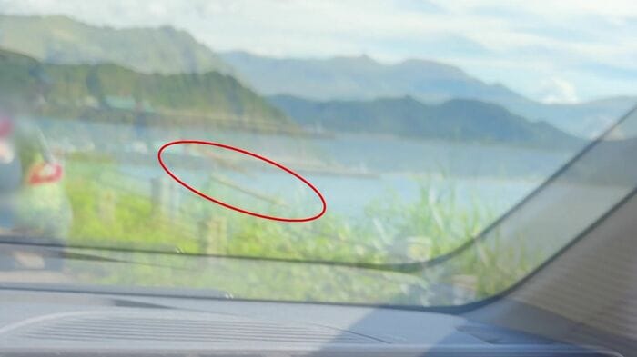 ゴミを次々と海に