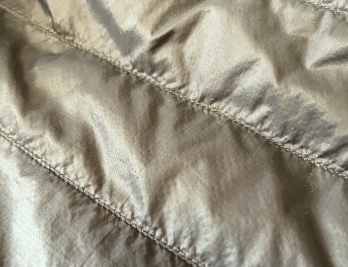 毛が抜けにくい加工が施された生地は長持ちしやすい（特集班撮影）