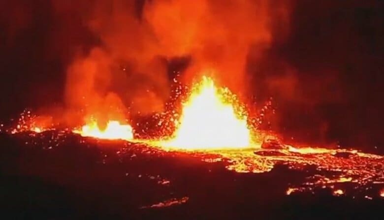 溶岩が町に押し寄せ…アイスランドで再び噴火　住宅などへの被害広がる｜FNNプライムオンライン
