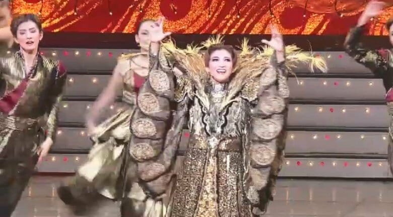 福岡出身タカラジェンヌも活躍　宝塚歌劇の月組が福岡市で公演　美しく力強いショーを披露　客席と舞台が一体で盛り上がる｜FNNプライムオンライン