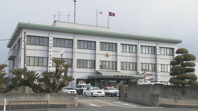 “居眠り運転”で衝突事故　車を置いて立ち去った疑い　過労運転の疑いで19歳の建設作業員を逮捕　友人宅に向かう途中　福岡｜FNNプライムオンライン