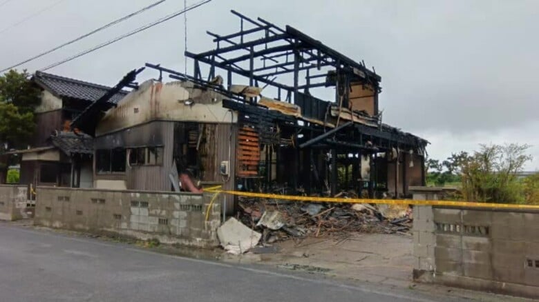 米子市で未明に住宅火災　焼け跡から１人の遺体、69歳女性が重症で病院搬送　母屋と離れを全半焼（鳥取）｜FNNプライムオンライン