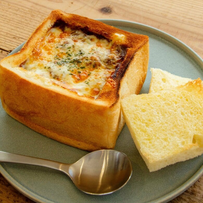 蒸したて食パンが主役…本山の新店で味わうスチーム食パン 個性派パンが揃う“せいろ蒸し食パン”専門店の魅力｜FNNプライムオンライン