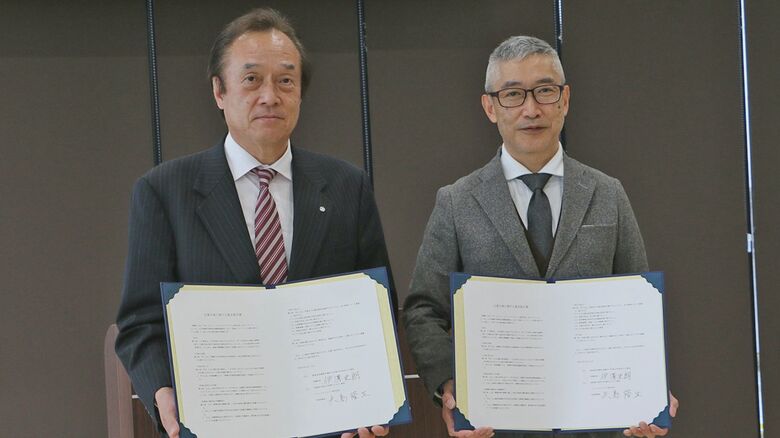 協定を締結した双葉町・伊沢史朗町長とフレックスジャパン・矢島隆生社長(提供・双葉町)