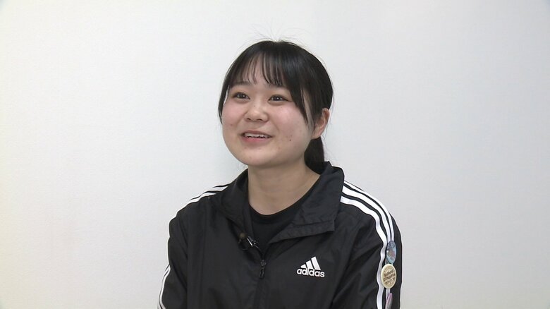 「ミリ単位で動きを揃えるのが大変」と話すビジュアルリーダーの菅原さん