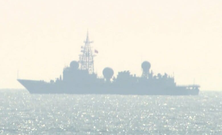 空母「ジョージ・ワシントンに」接近した中国海軍ドンディアオ級情報収集艦(11/14)