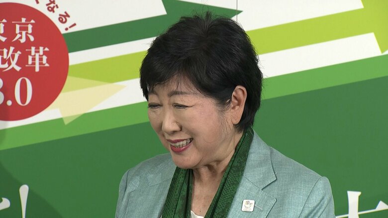 3期目当選確実を果たした小池百合子氏（7日午後8時過ぎ）