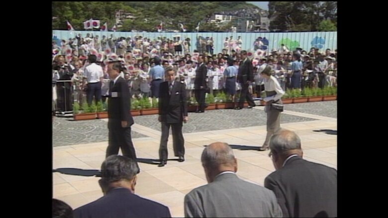 長崎の平和祈念公園に到着された両陛下