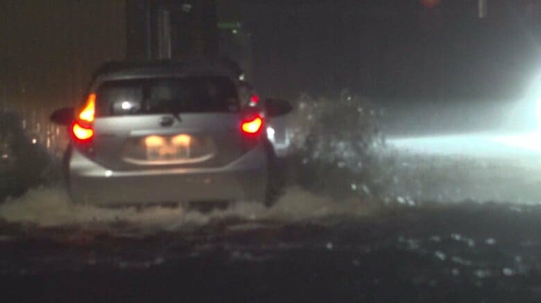 深夜には道路が冠水していた福井市北部（8月29日深夜撮影）