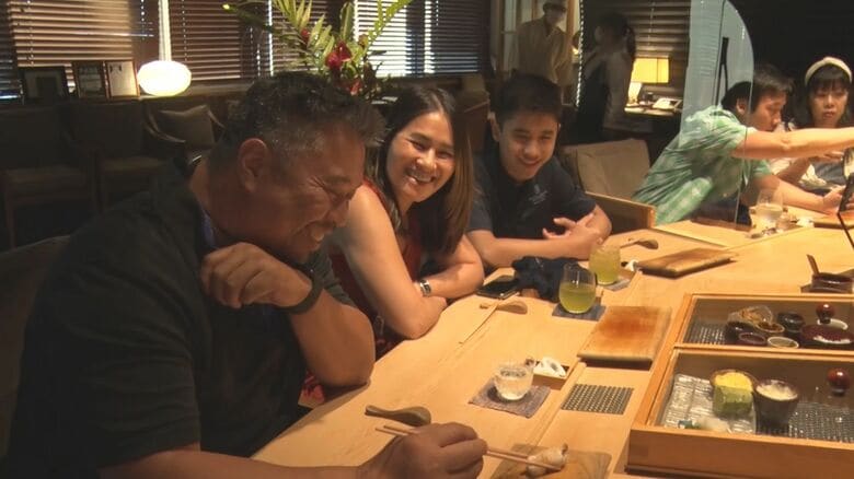 カリフォルニア州から訪れた家族。この笑顔が全てを物語る