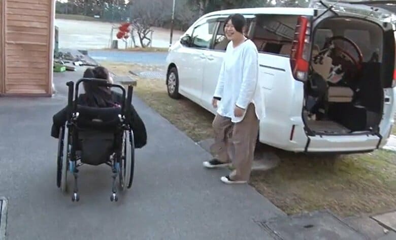 送迎は母・真由美さんが行う