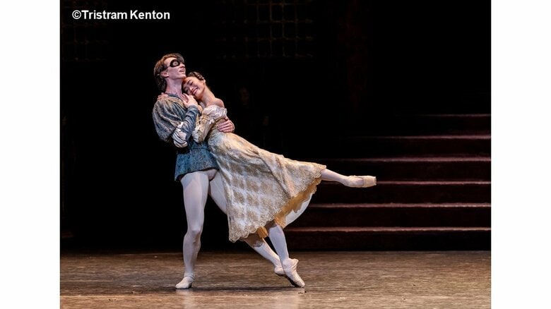 ジュリエット役を熱演する金子扶生さん