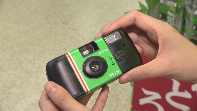 インスタントカメラも解像度の低さが逆に雰囲気があって良いと若者に人気